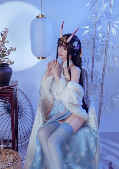 他掀开裙子舌头伸进去在线观看